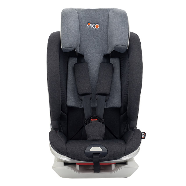 Vit kompakt bilbarnstol med Isofix